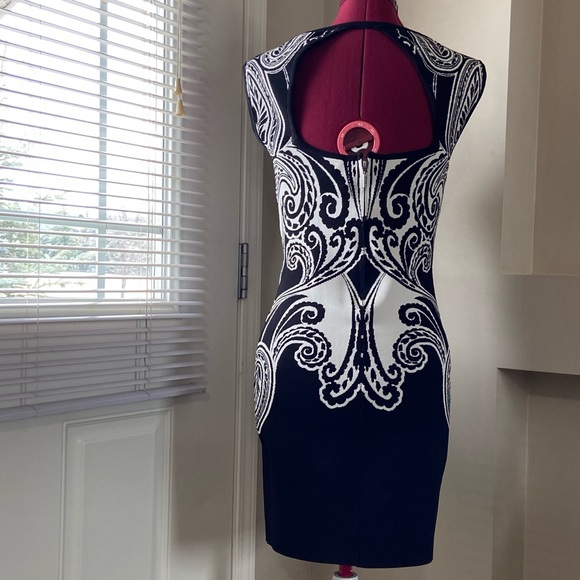 Guess women black and white sleeveless stretch knit bandage dress. Size M. Used - Picture 4 of 9